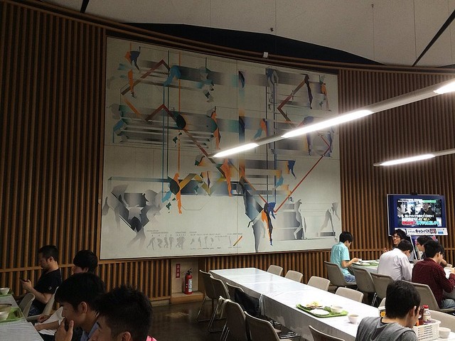 旧食堂に展示されていた故・宇佐美圭司氏の壁画（写真は、大学関係者提供）
