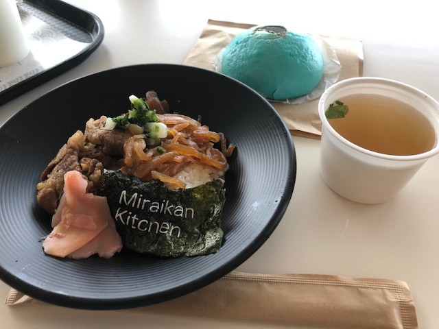 Miraikan Kitchenの牛丼と出汁スープ、地球肉まん